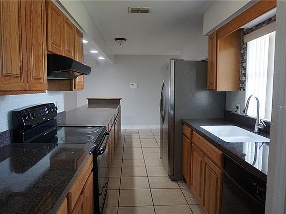 5th image of 420 Lake Daisy Dr