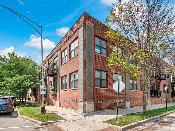 2nd image of 612 N Oakley Ave #212