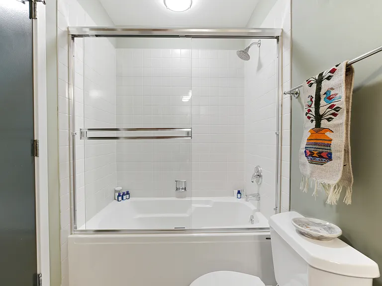2111 W Churchill St #306 — Photo 14