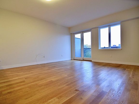4th image of 2727 Henry Hudson Pkwy APT 208