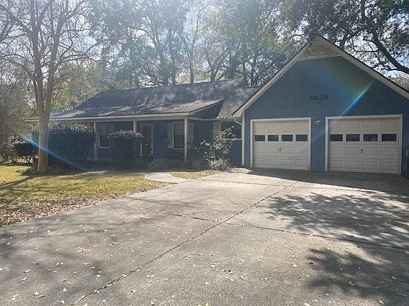 3rd image of 3824 Spruce Dr