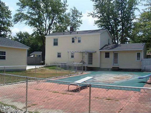 3rd image of 1916 Oak Park Dr