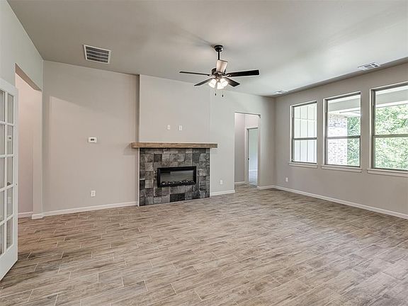 5th image of 1206 Wisteria Way