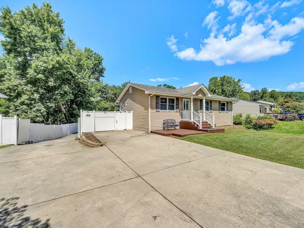 8402 Brubaker Dr, Roanoke, VA 24019