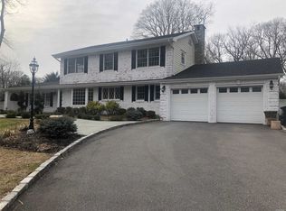 102 Turtle Cove Ln, Huntington, NY 11743