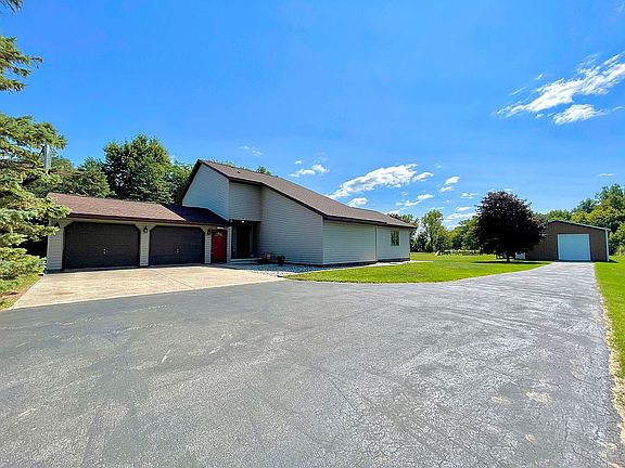 3rd image of 1762 Fischer Dr