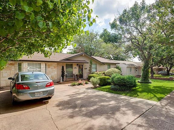 3rd image of 527 E Fairmeadows Dr