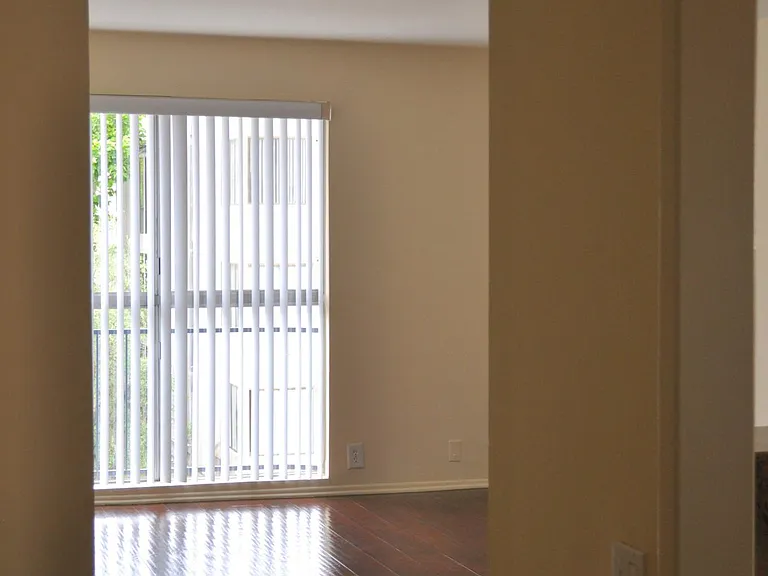 1385 Kelton Ave — Photo 5