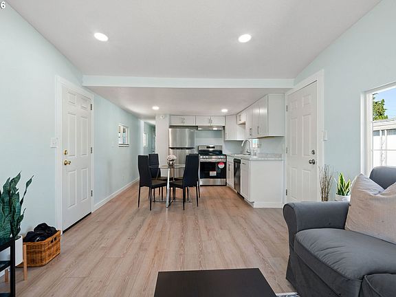 4th image of 1709 NE 78th St Unit 16