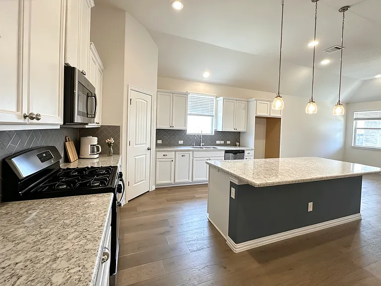 900 Slate Ln — Photo 5
