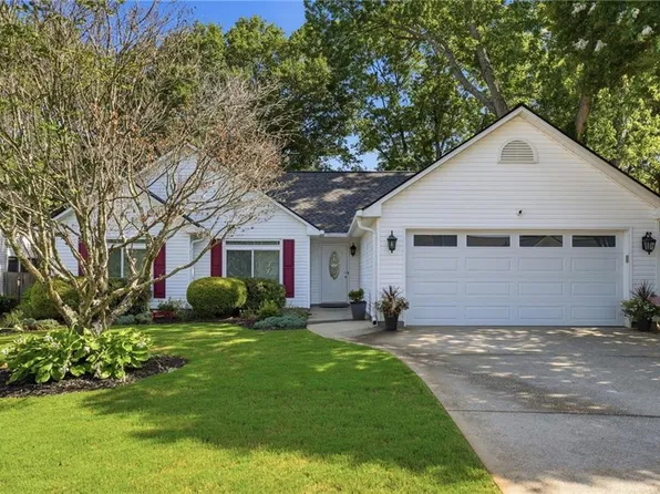 584 Fernstone Trl, Lawrenceville, GA 30046