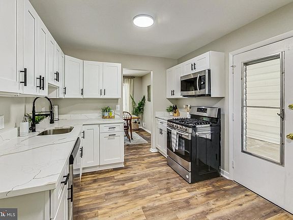 3rd image of 3250 Shiloh Cir