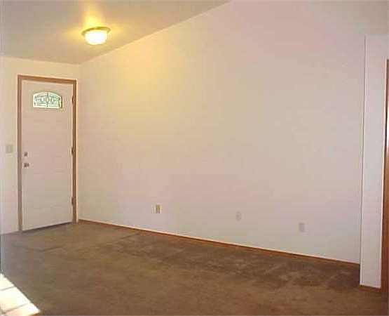 2nd image of 528 Summit Pl