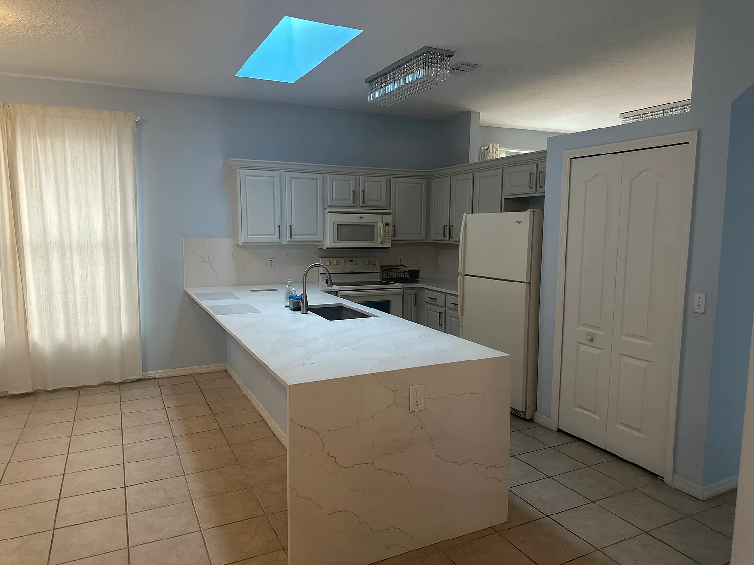 3 bed, 2202 sqft, $2,845 — Photo 3
