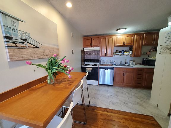 3rd image of 245 Kelton St #20