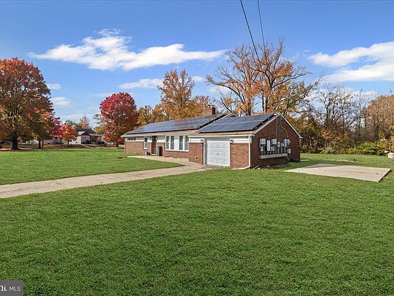 4th image of 2 Cypress Ct