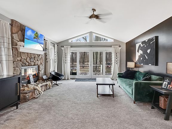 3rd image of 30812 Artesian Dr