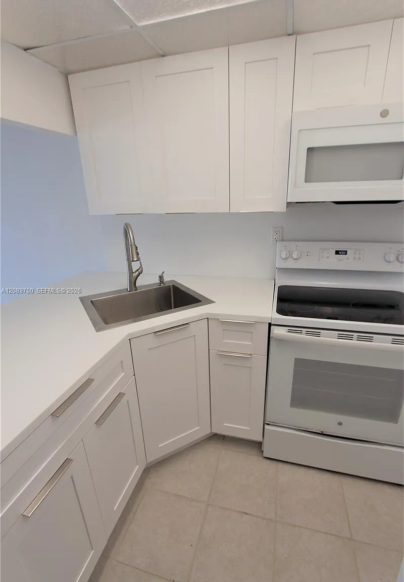 Yolanda Villas Condo — Photo 4