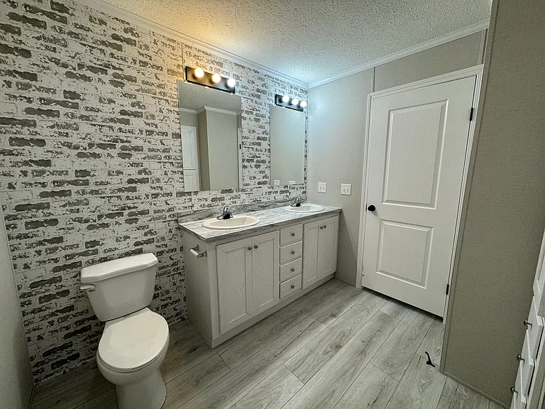 Westbridge Manor — Photo 96