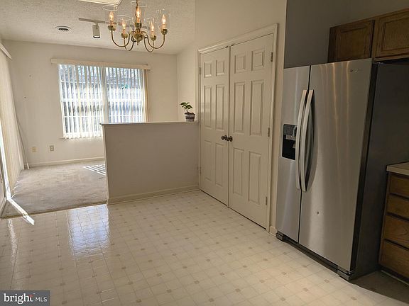 4th image of 14 Greenspring Dr
