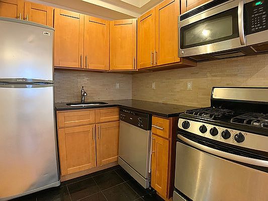 1st image of 250 W 105th St #7S