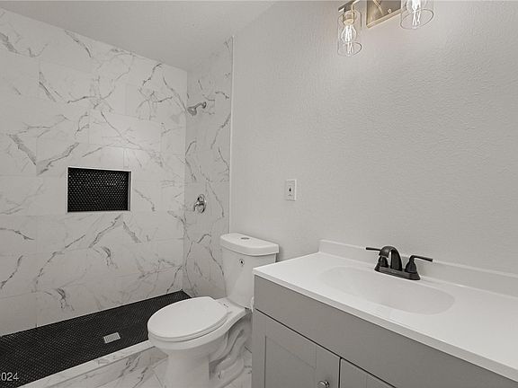 3rd image of 4391 Cloverdale Ave