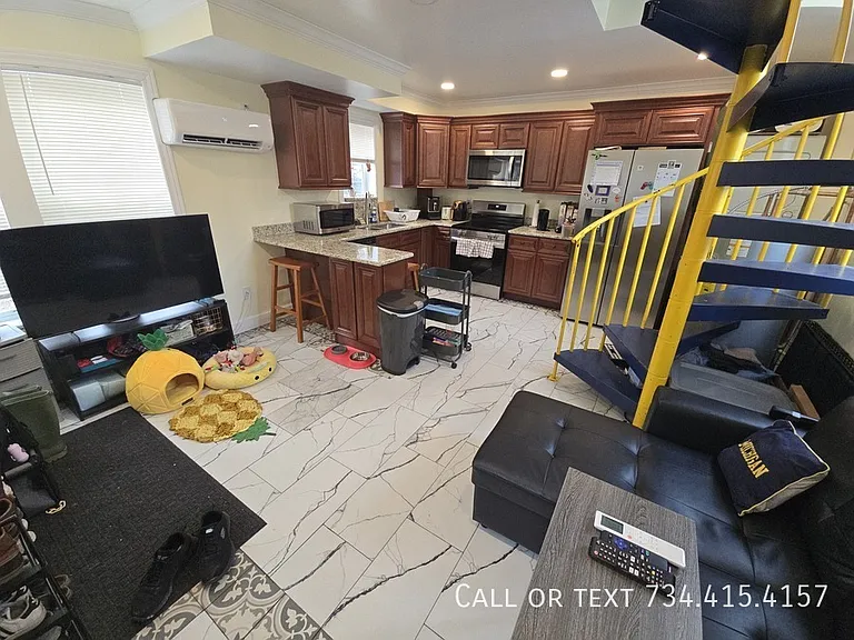 536 Walnut St #1 — Photo 8