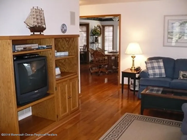 417 Main Ave — Photo 5