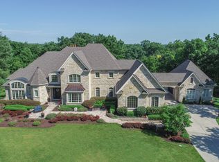 38W310 Heritage Oaks Dr, St Charles, IL 60175