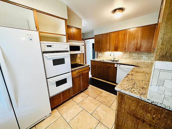 5th image of 2610 1/2 N Hudson Ave