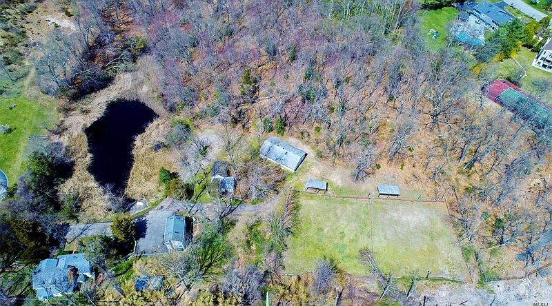 1st image of 6 Whitney Ln