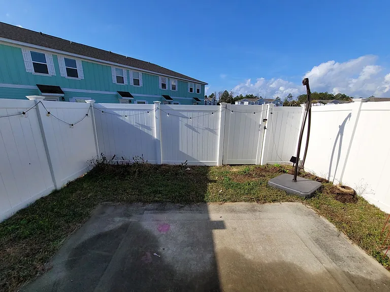 1933 Pointe Dr — Photo 15