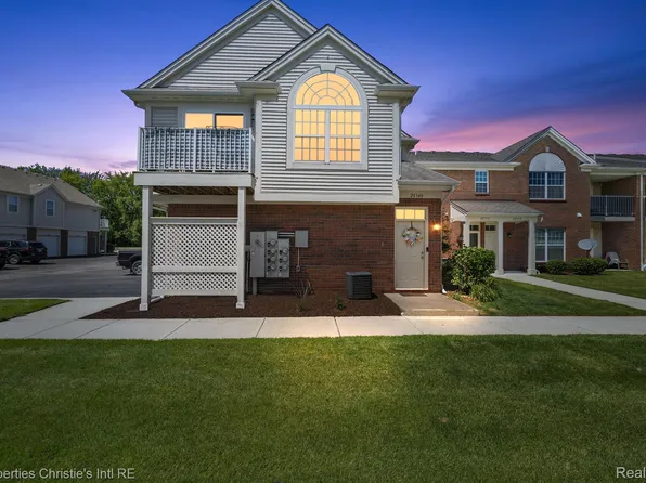 28348 Adler Park Dr S, Chesterfield, MI 48051