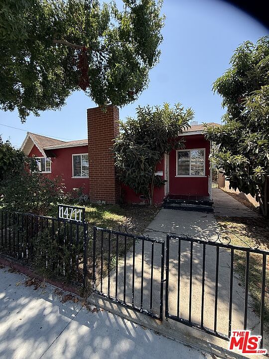 1st image of 14711 Grevillea Ave