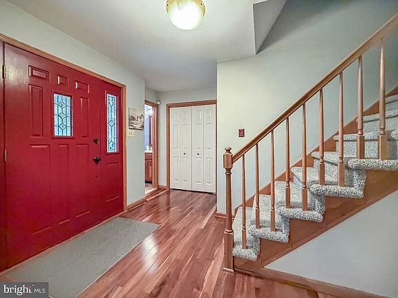3rd image of 336 Fox Hollow Dr