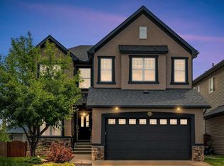 452 NW Evergreen Cir SW, Calgary, AB T2Y 0H2