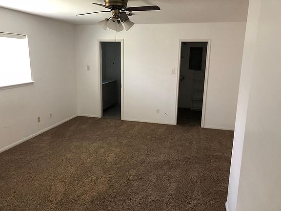 3rd image of 2123 Briar Cir