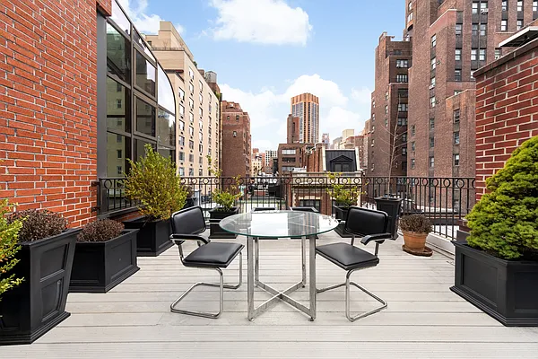 Sold by Douglas Elliman | media 10