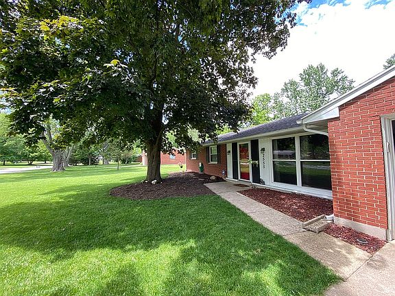 2nd image of 2555 Walford Dr