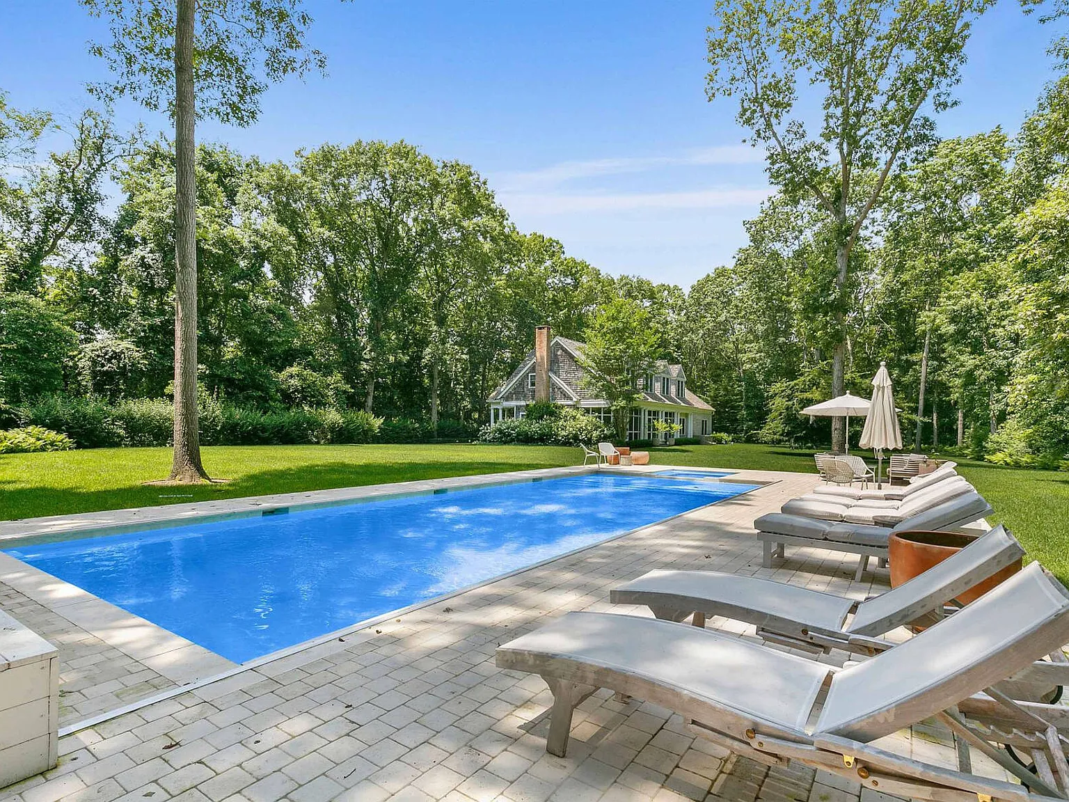 Serene Robert A.M. Stern Sagaponack Escape with Tennis — Photo 3