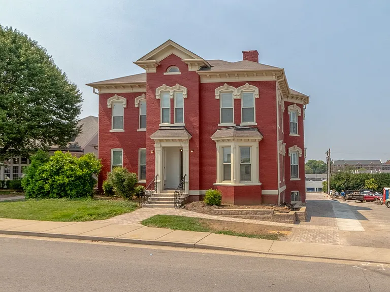 305 Main St — Photo 3