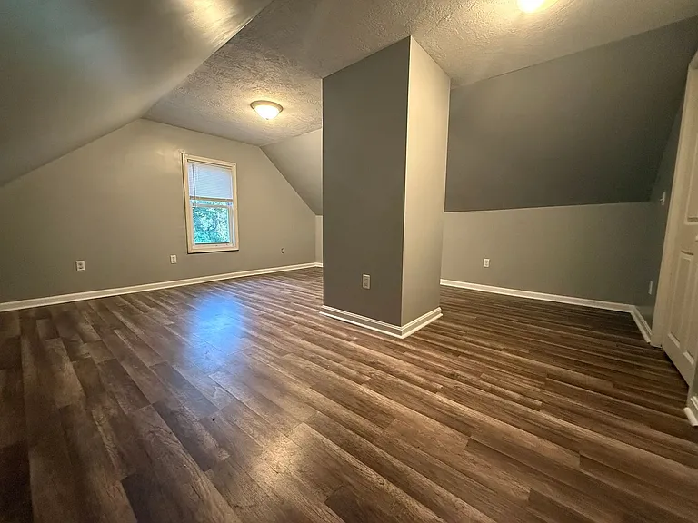 22 Burr St — Photo 17