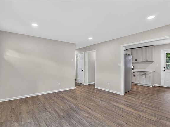 5th image of 228 Colony Rd