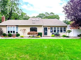 51 Clarendon Rd, Ronkonkoma, NY 11779