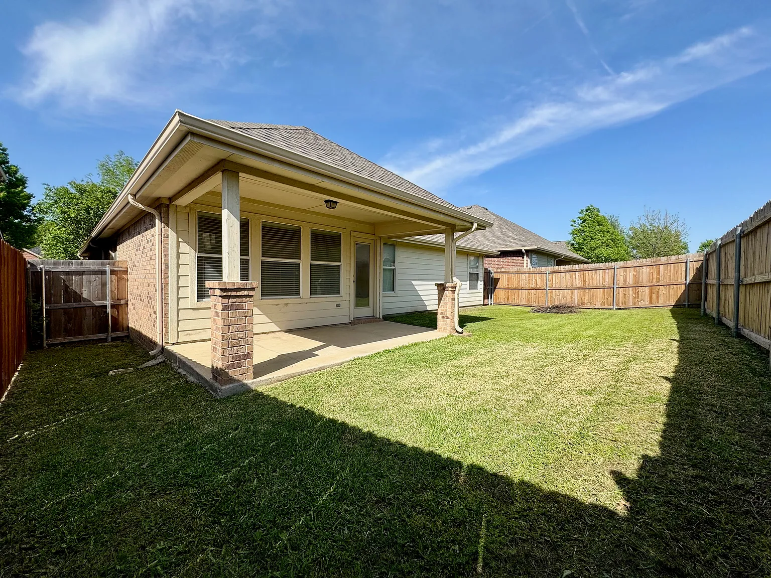 4 bed, 1984 sqft, $2,150 — Photo 3