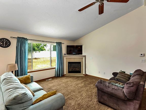 3rd image of 807 E Angie Ave