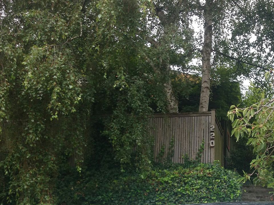 1st image of 220 NW Bowdoin Pl