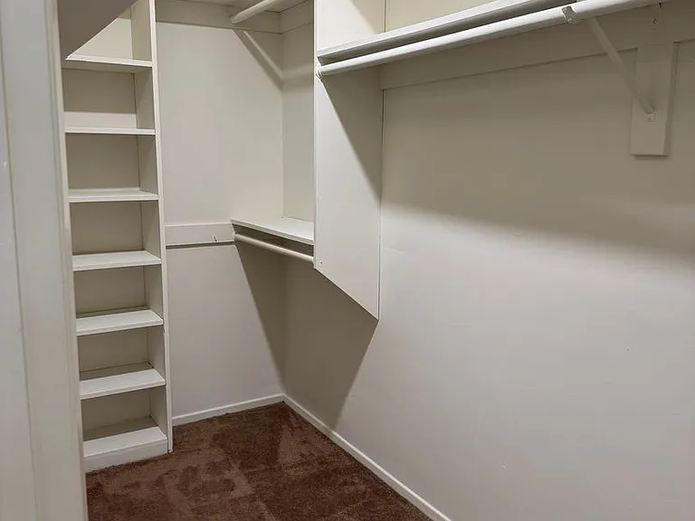 045 - Jackson Apartments — Photo 11