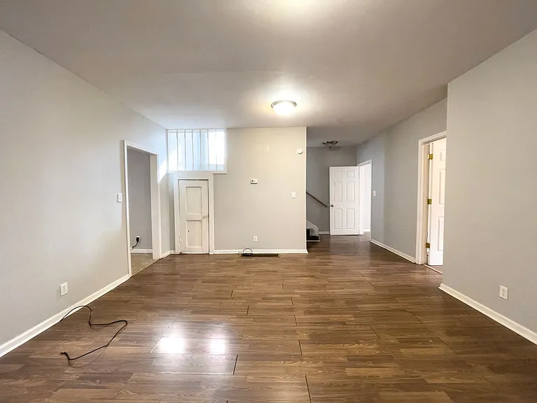 118 N Martin St — Photo 5