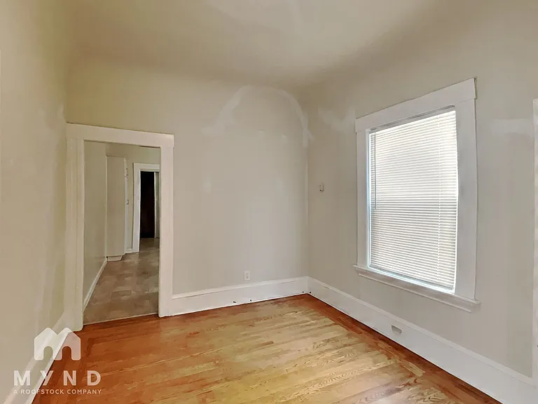 231 Athol Ave — Photo 4